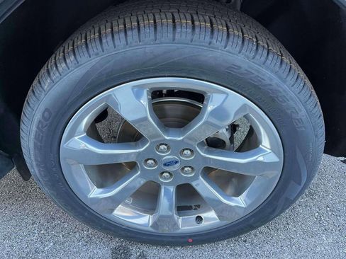 Used 2020 Ford Explorer Platinum w/ Premium Technology Package image 11