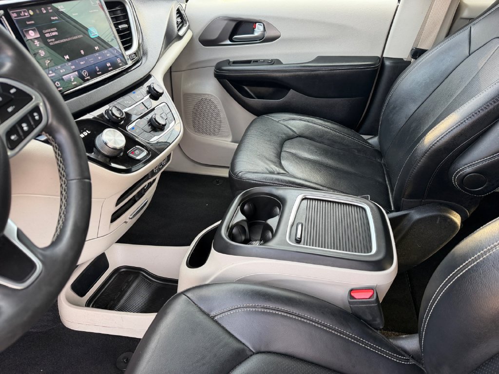 Used 2022 Chrysler Pacifica Touring-L FWD image 12