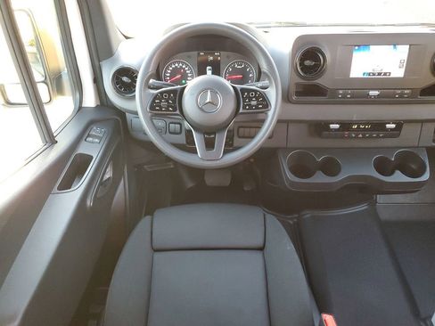 Used 2023 Mercedes-Benz Sprinter 2500 image 12
