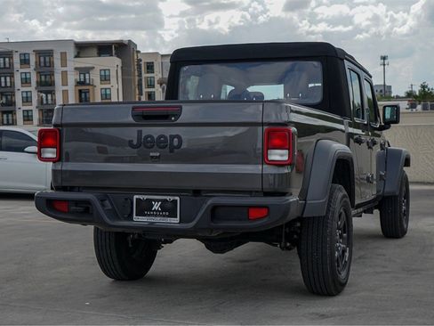 Used 2024 Jeep Gladiator Sport image 7
