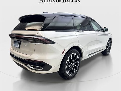 Used 2025 Lincoln Nautilus Reserve AWD/4WD image 6