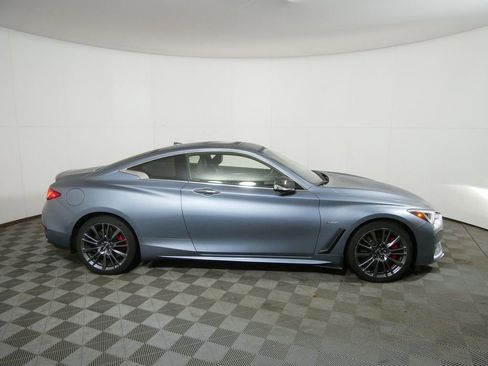 Used 2017 INFINITI Q60 Red Sport 400 image 2