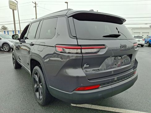 Used 2023 Jeep Grand Cherokee L Laredo image 4