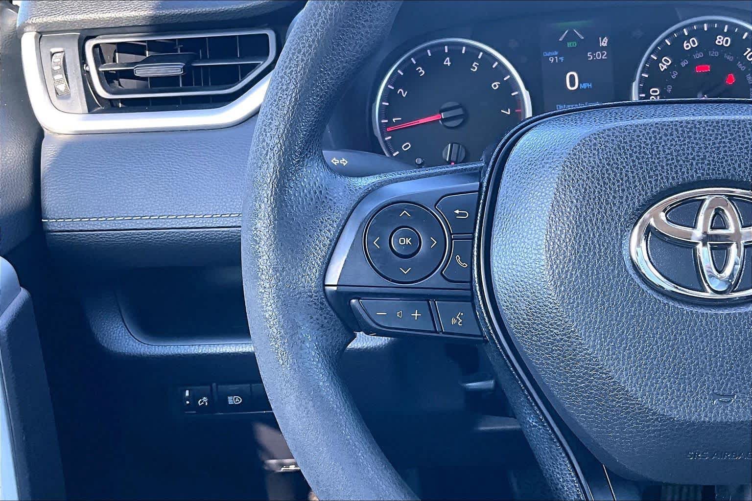 Used 2019 Toyota RAV4 LE FWD image 21