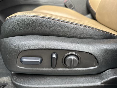 Used 2023 Chevrolet Equinox Premier image 13