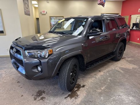 Used 2019 Toyota 4Runner SR5 Premium AWD/4WD image 3