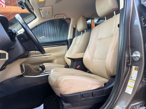 Used 2017 Mitsubishi Outlander SEL AWD/4WD image 9
