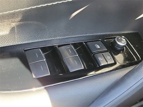 Used 2020 Toyota Corolla SE image 14