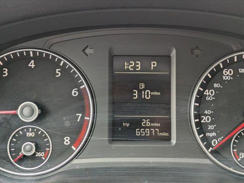 Used 2014 Volkswagen Passat S image 11