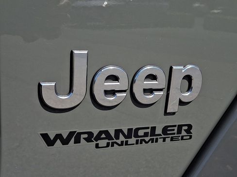 Used 2022 Jeep Wrangler Unlimited Sahara w/ Cold Weather Group image 29