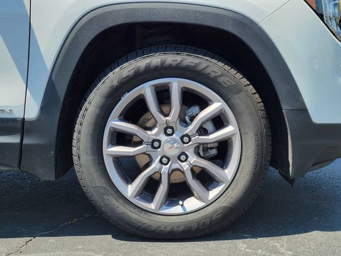 Used 2024 GMC Terrain SLT AWD/4WD image 10