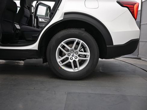 New 2026 Ford Explorer Active RWD image 23