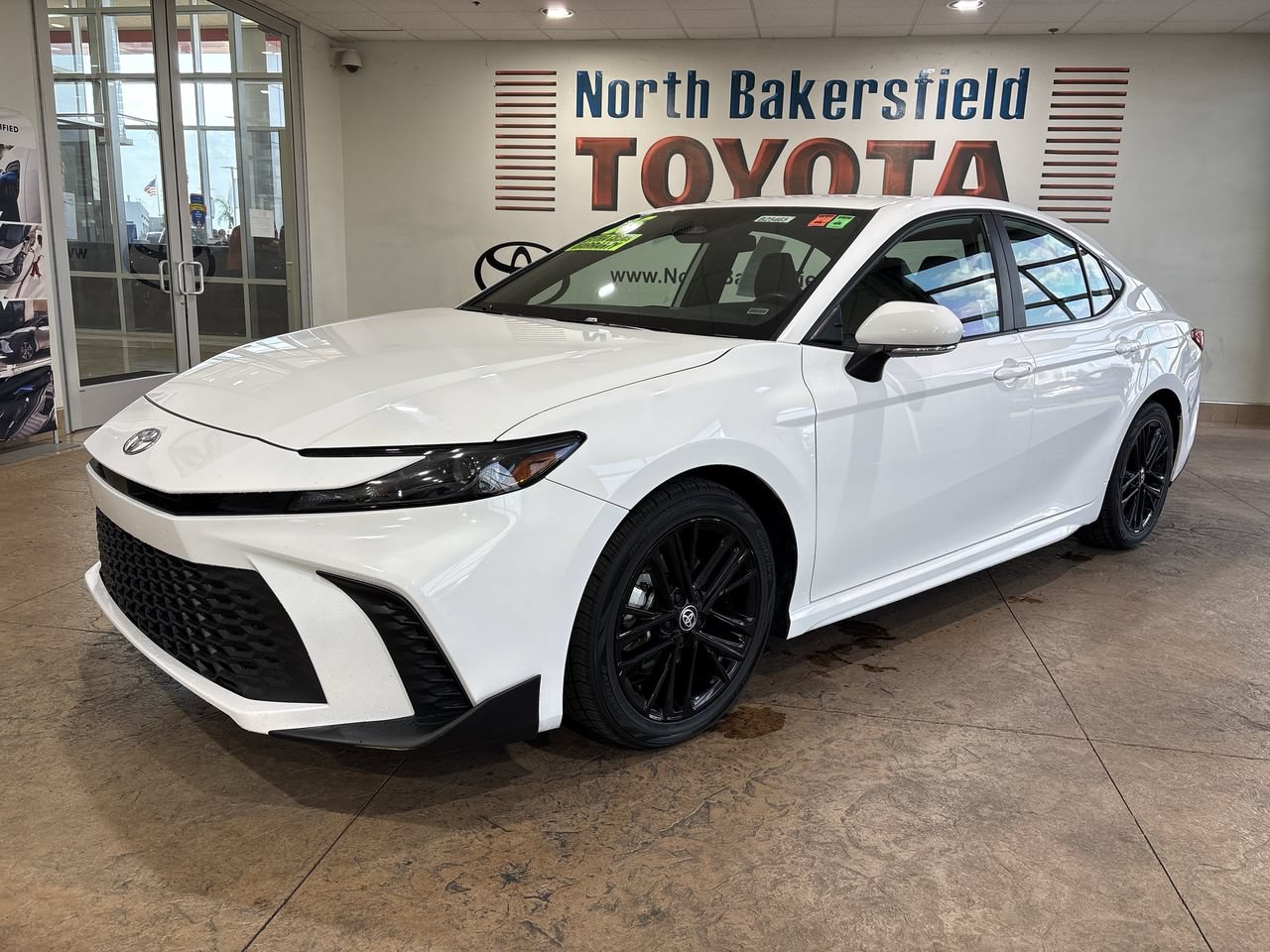 Certified 2025 Toyota Camry SE FWD image 1