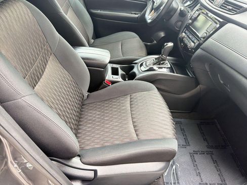 Used 2018 Nissan Rogue SV FWD image 29