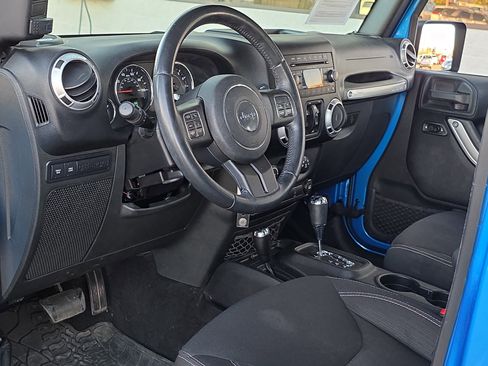 Used 2015 Jeep Wrangler Unlimited Rubicon w/ Connectivity Group image 11