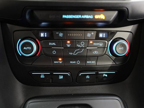 Used 2019 Ford Transit Connect XLT image 20