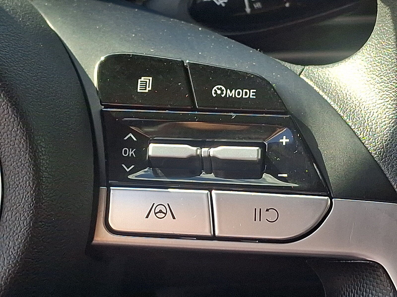 Certified 2023 Hyundai Elantra SEL FWD image 22