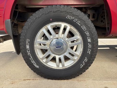 Used 2014 Ford F150 Lariat w/ Equipment Group 502A Luxury image 6