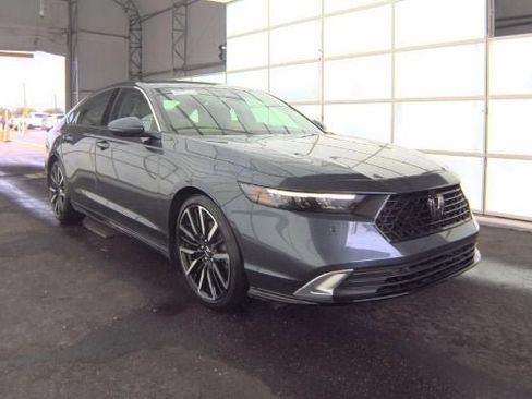 Used 2025 Honda Accord Touring image 2