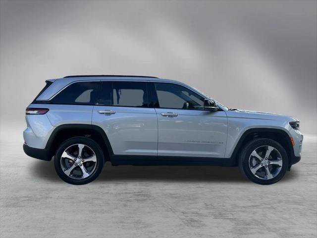 Certified 2025 Jeep Grand Cherokee Limited RWD image 4