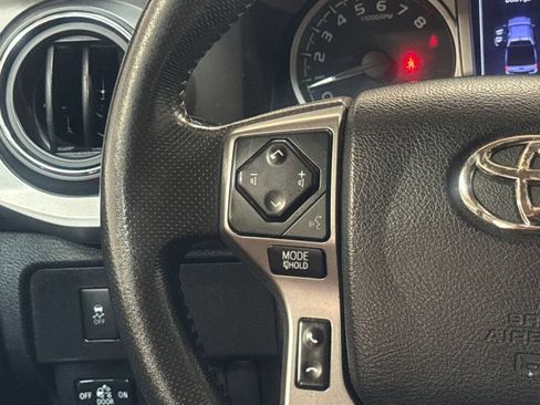 Used 2020 Toyota Tacoma SR5 AWD/4WD image 15