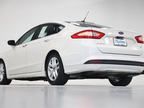 Used 2016 Ford Fusion SE FWD image 11