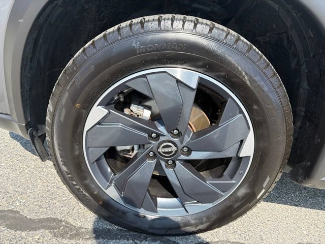 Used 2024 Nissan Rogue SV AWD/4WD image 9