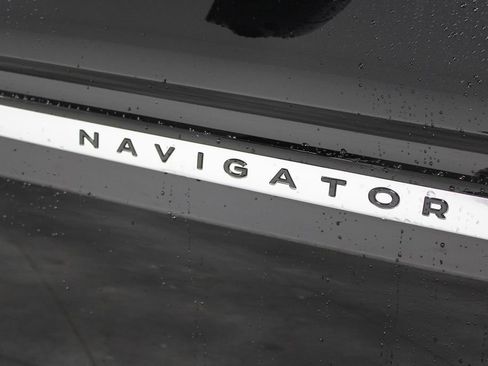New 2026 Lincoln Navigator L Premier AWD/4WD image 11