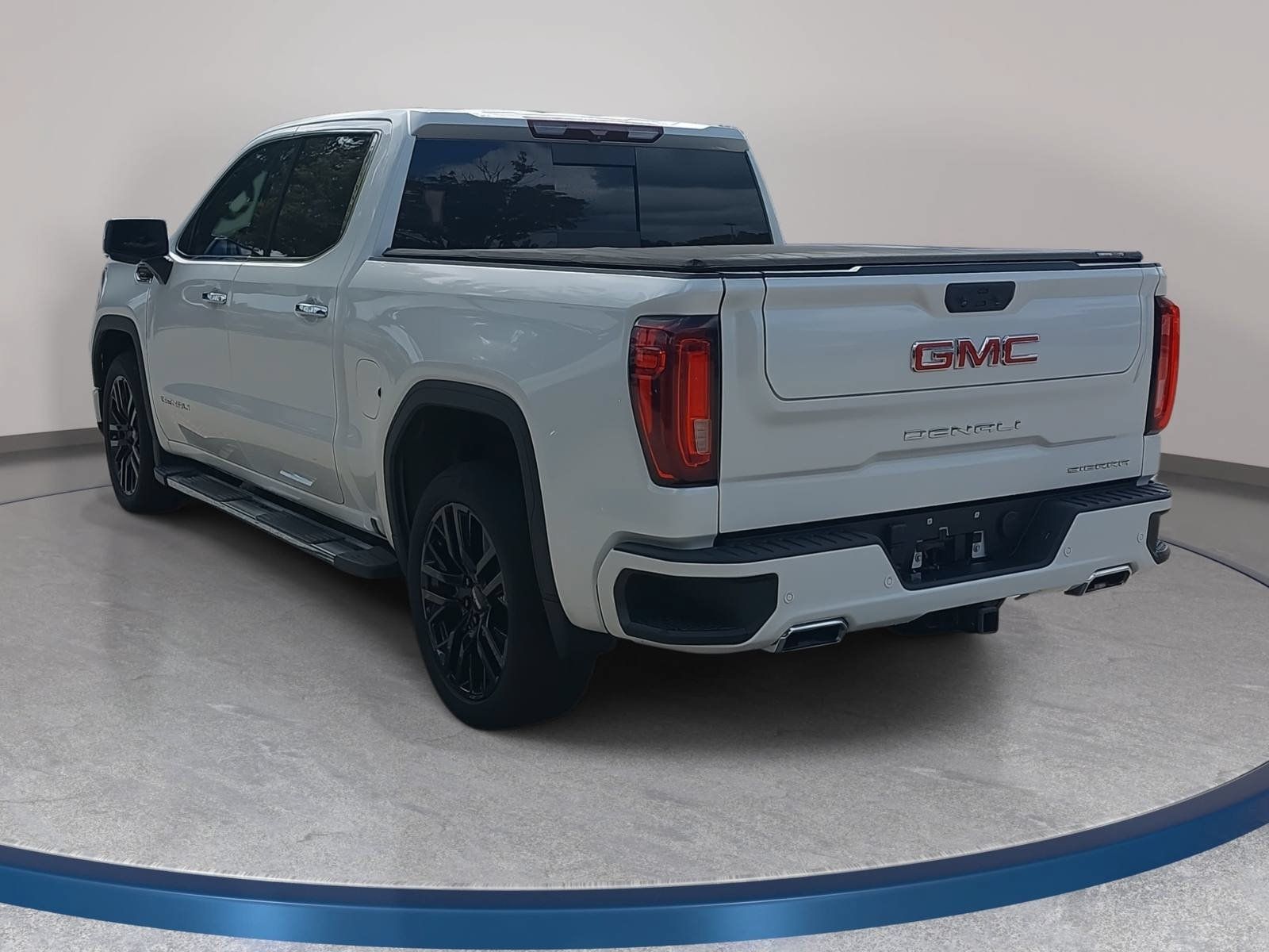 Used 2023 GMC Sierra 1500 Denali w/ Denali Carbonpro Edition AWD/4WD image 7