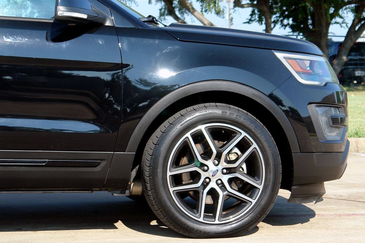 Used 2016 Ford Explorer Sport w/ Equipment Group 401A AWD/4WD image 39