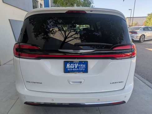 Used 2022 Chrysler Pacifica Limited FWD image 5