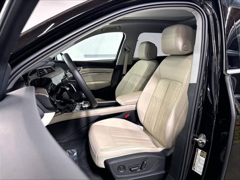 Certified 2024 Audi Q8 e-tron Premium Plus w/ Premium Plus Package AWD/4WD image 25