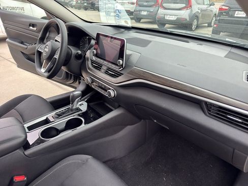 Used 2024 Nissan Altima 2.5 SV image 28