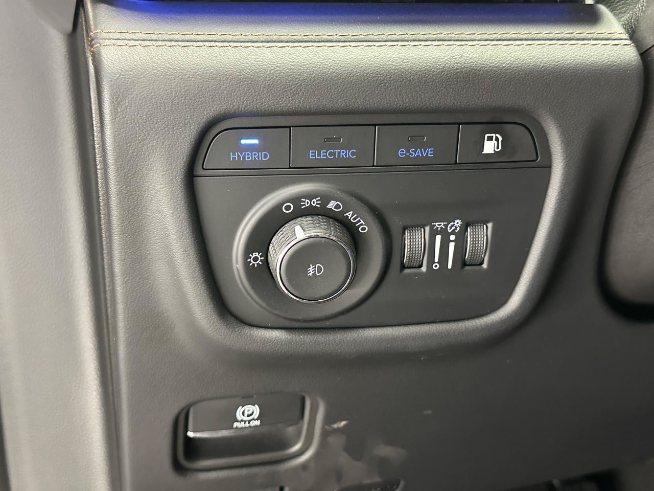 Used 2023 Jeep Grand Cherokee Summit AWD/4WD image 26
