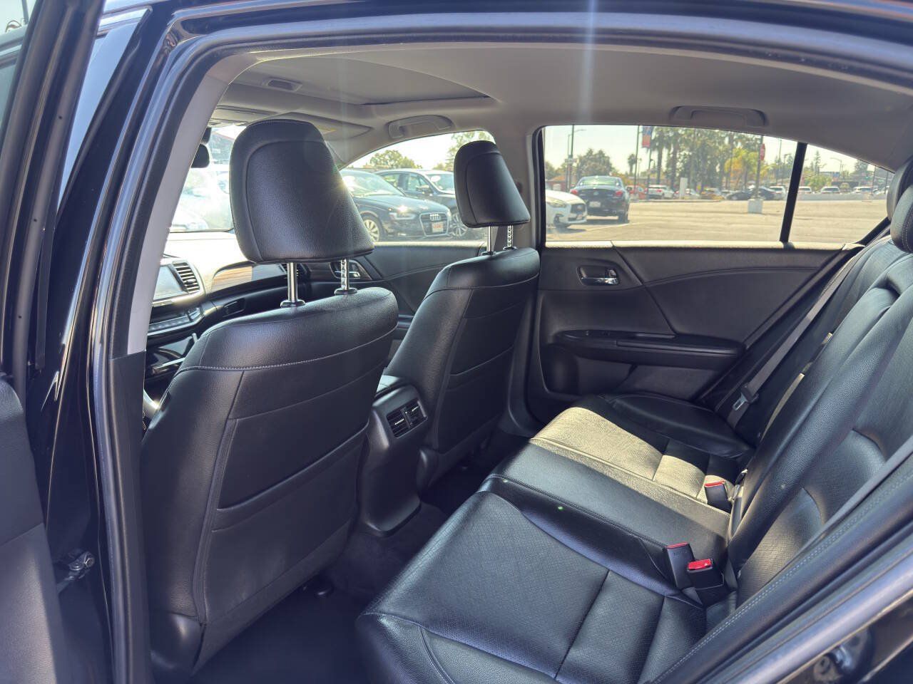 Used 2017 Honda Accord Touring image 11
