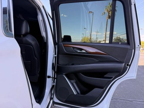 Used 2018 Cadillac Escalade Premium Luxury image 34