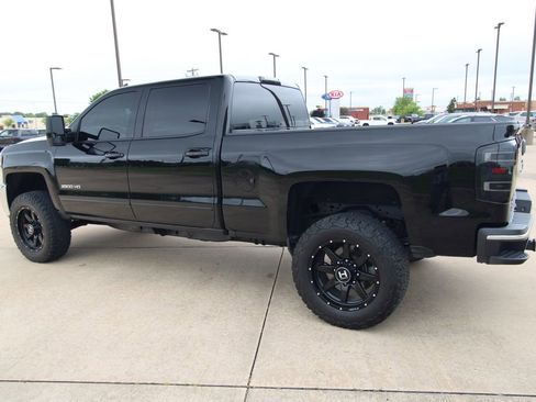 Used 2019 Chevrolet Silverado 2500 LT AWD/4WD image 16