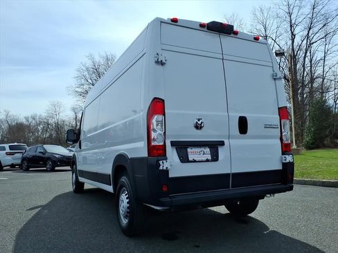Used 2024 RAM ProMaster 2500 w/ Convenience Group image 20