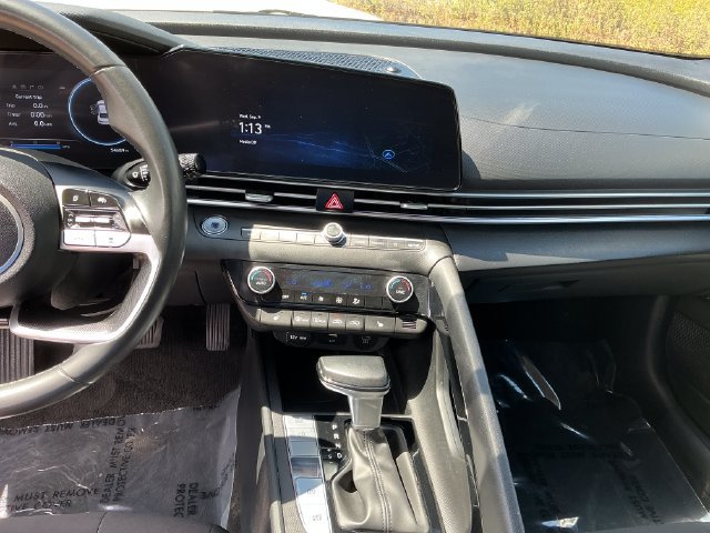 Used 2025 Hyundai Elantra SEL FWD image 15