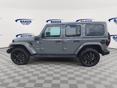 Used 2023 Jeep Wrangler Unlimited Sahara w/ Cold Weather Group AWD/4WD image 7