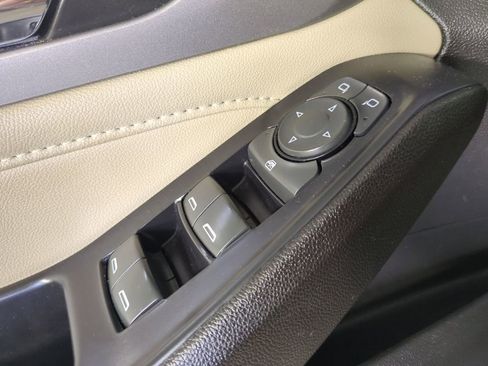 Used 2022 Chevrolet Traverse LS FWD image 30
