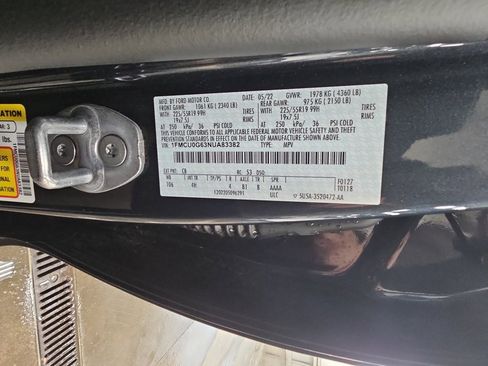 Used 2022 Ford Escape SE w/ SE Sport Appearance Package image 36