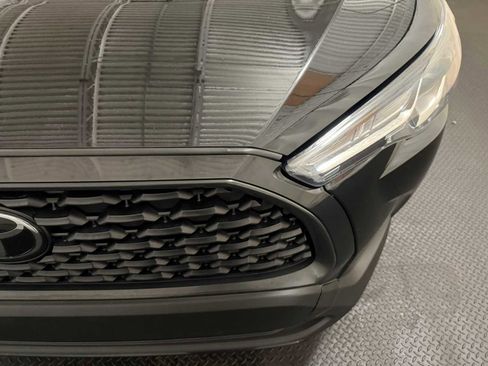 Certified 2022 Toyota Corolla Cross LE image 5