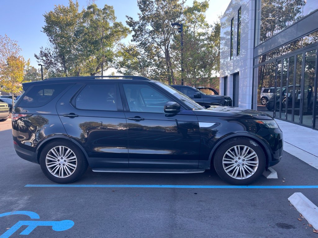 Used 2017 Land Rover Discovery HSE AWD/4WD image 5