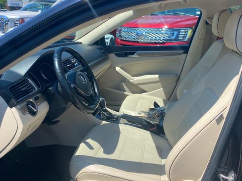 Used 2018 Volkswagen Passat 2.0T SE FWD image 10
