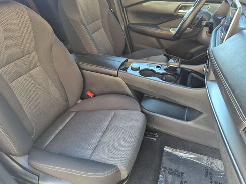 Used 2025 Nissan Rogue SV AWD/4WD image 16