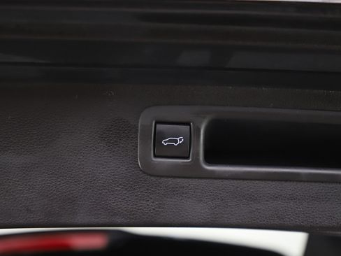 Used 2022 Toyota Highlander XLE image 19