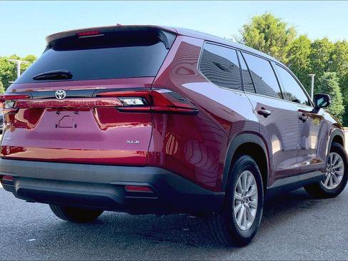 Used 2025 Toyota Grand Highlander AWD image 6