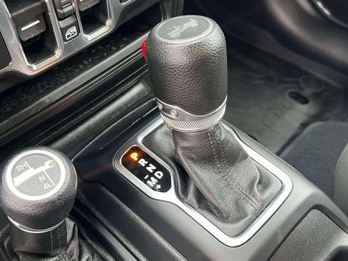 Used 2022 Jeep Wrangler Unlimited Sport AWD/4WD image 14
