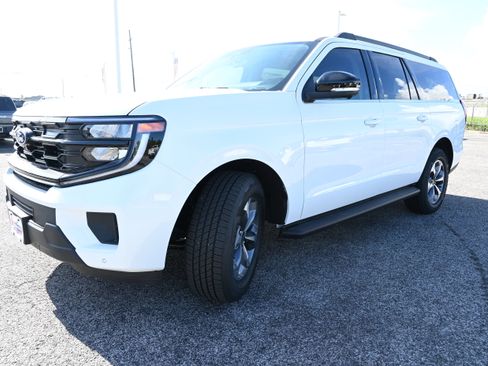 New 2027 Ford Expedition Max Active RWD image 9